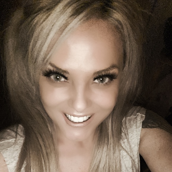 Meet your Posher, Danielle - Picture 3 of 16